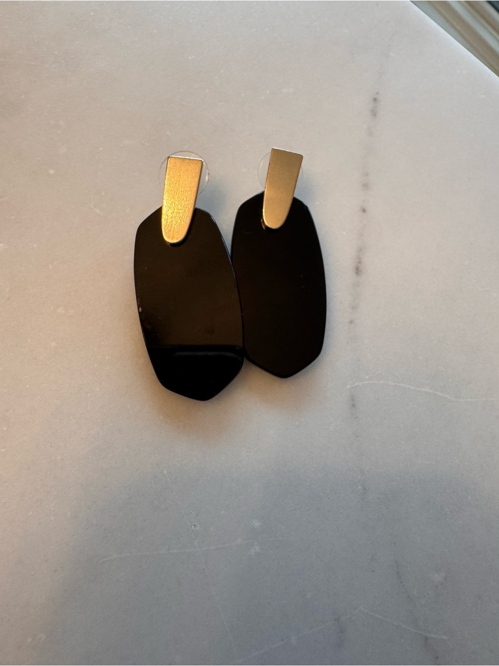 Kendra Scott Black and Gold Contemporary Drop Earrings